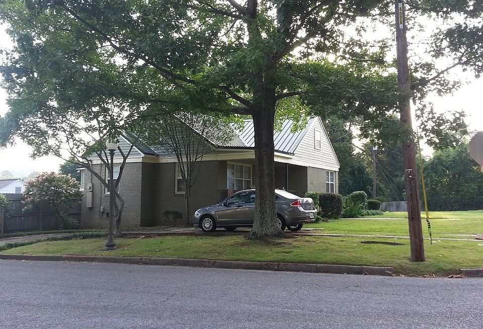 House on corner lot