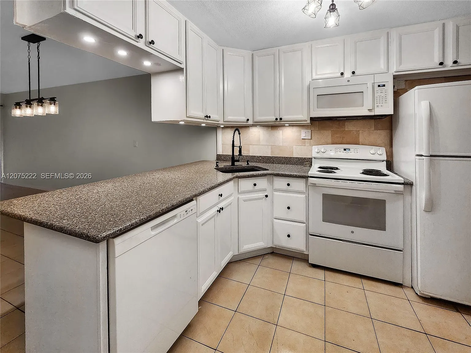 Coral Reef Townhouses Con — Photo 3