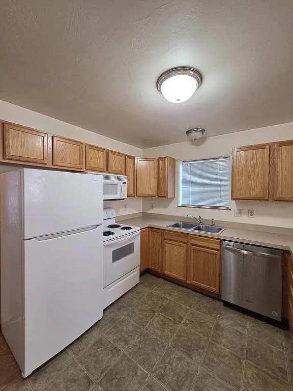 114 E Dudley #4 — Photo 4