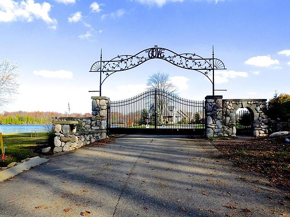 5th image of 363 Cove Dr SE