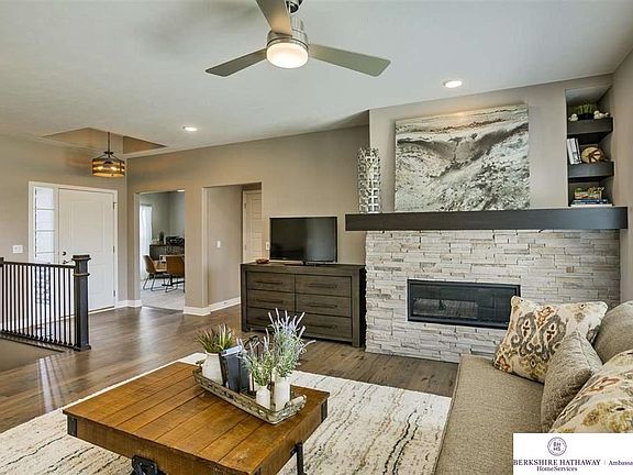 3rd image of 18351 Schofield Dr