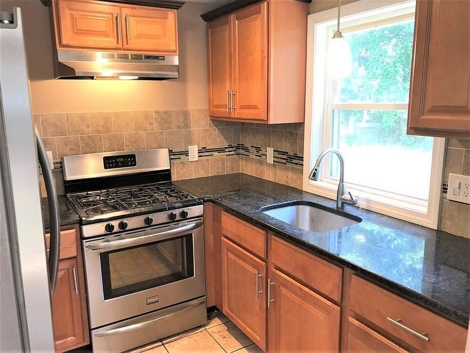 2nd image of 125 Granger St