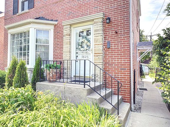3rd image of 5826 N Rogers Ave