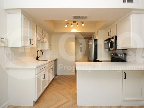 5th image of 3807 N 30th St Unit 47