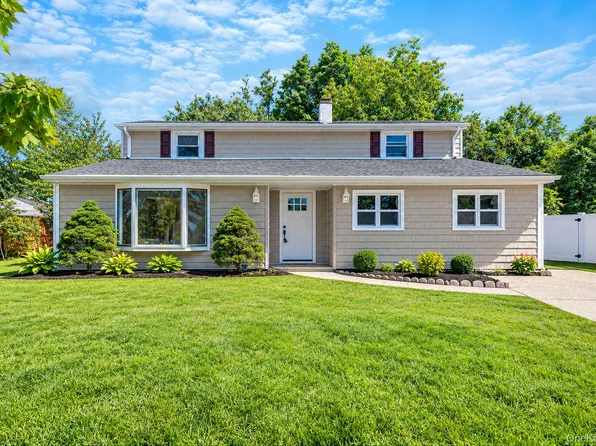 118 Boyle Road, Selden, NY 11784