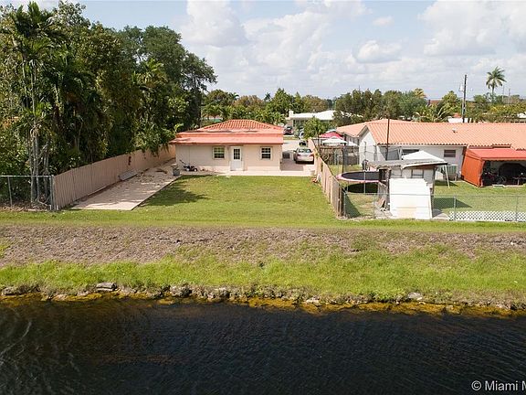 3rd image of 8040 Grand Canal Dr