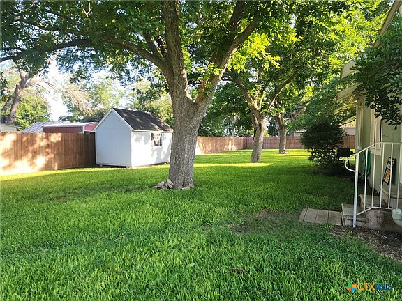 4th image of 309 E 6th