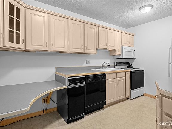 4th image of 1060 N Farnsworth Ave APT 1411