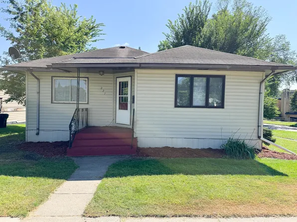 227 W Bancroft Ave, Fergus Falls, MN 56537