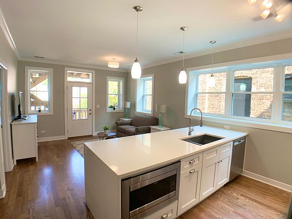 5th image of 1252 W Newport Ave #1