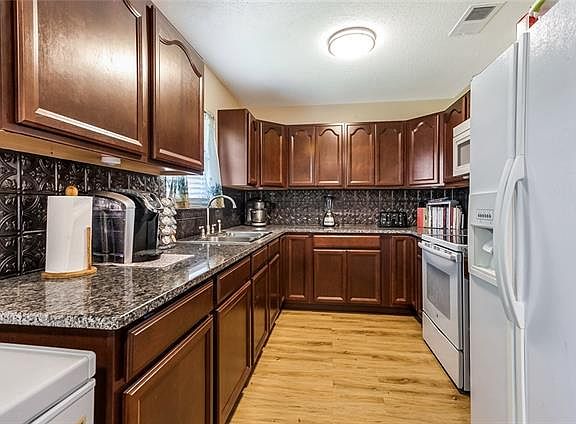 5th image of 29950 Pine Dr