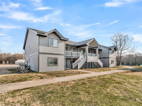 1402 Tailrace Dr, Moncks Corner, SC 29461