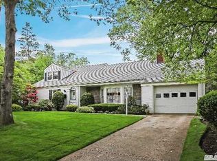 11 Milburn St, Rockville Centre, NY 11570