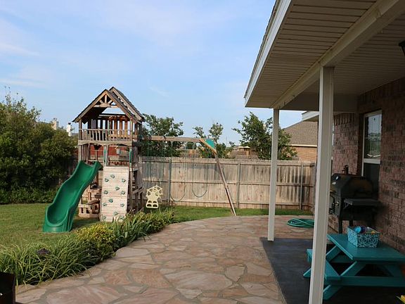 4th image of 290 Sugarberry Ave