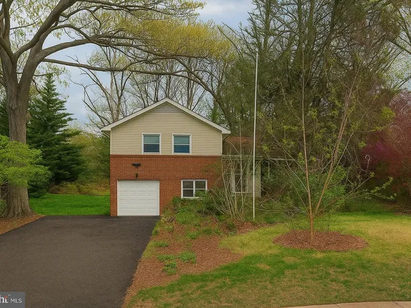 239 Old Court House Rd NE, Vienna, VA 22180