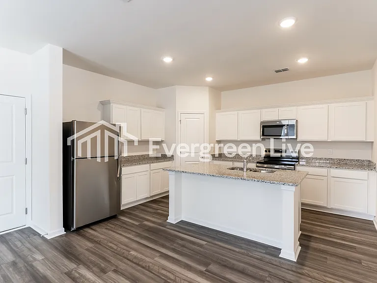 150 Snowdrop Ave — Photo 4
