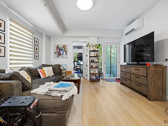 3rd image of 1615 Cedar St #1B