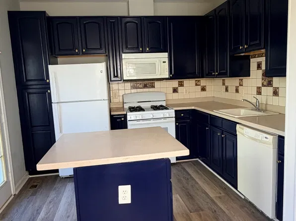 45516 Lakemont Sq, Sterling, VA 20165