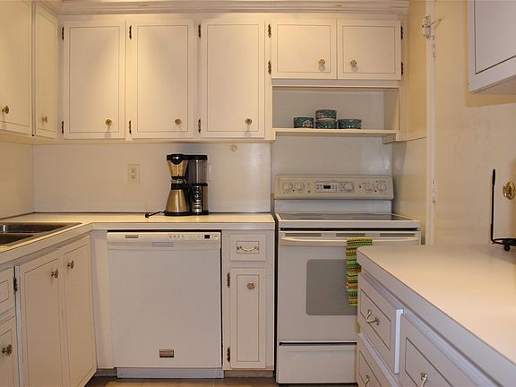 3rd image of 2221 NE 68th Street #904