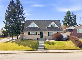 803 NW Seattle Dr SW, Calgary, AB T2W 0M9