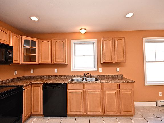 2nd image of 26 Dale Ave #2