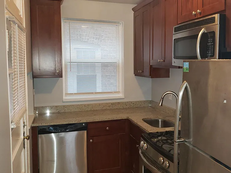 4871 1/2 N Hermitage Ave #2W — Photo 4