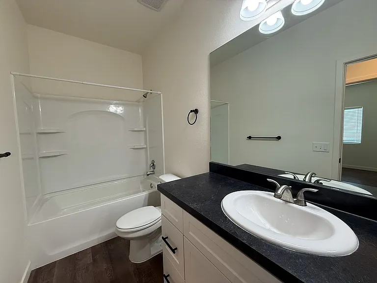 6935 Wilshire Ave — Photo 9