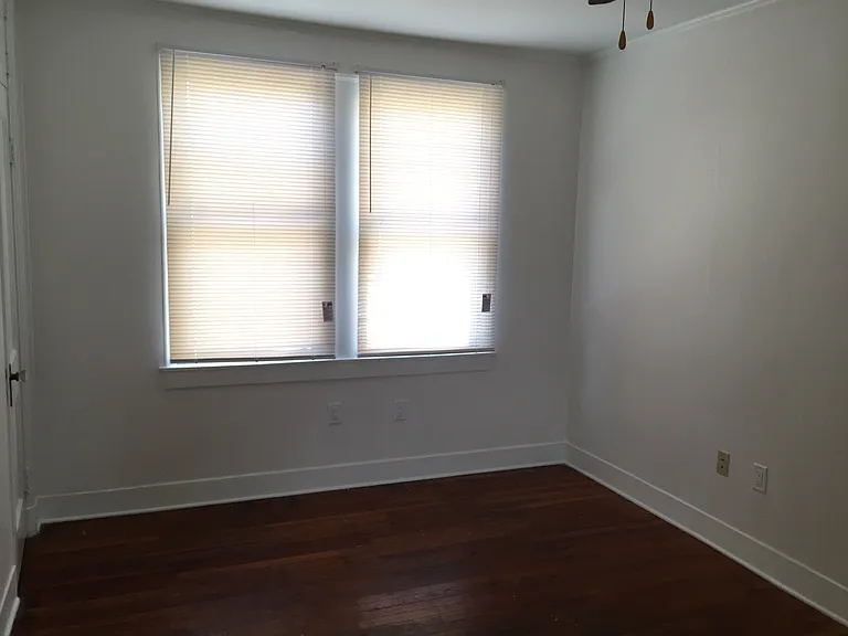 160 E State St — Photo 2