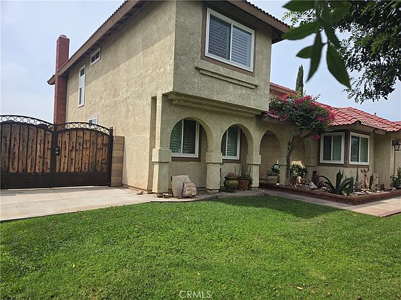 3rd image of 831 W El Molino St