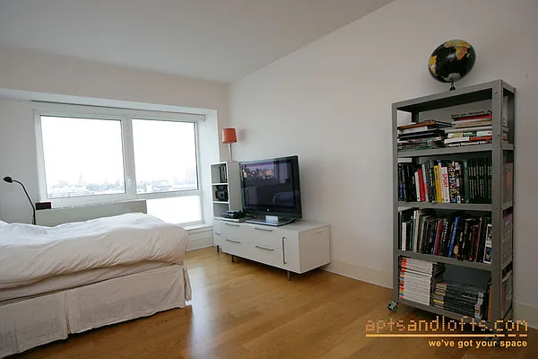 Rented by aptsandlofts.com | media 25