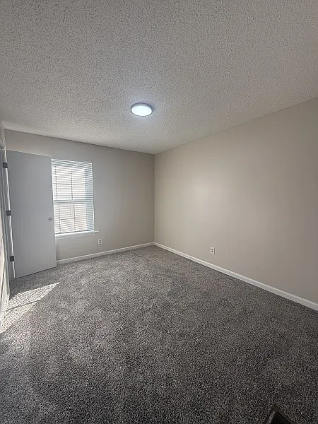 2 bed, 1.5 bath, 1020 sqft, $975 — Photo 2