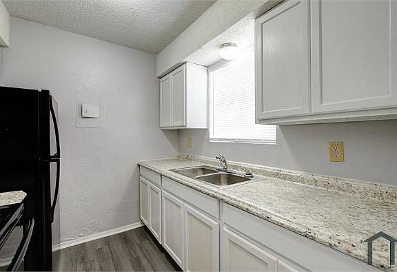 5th image of 2404 N Willis St #143