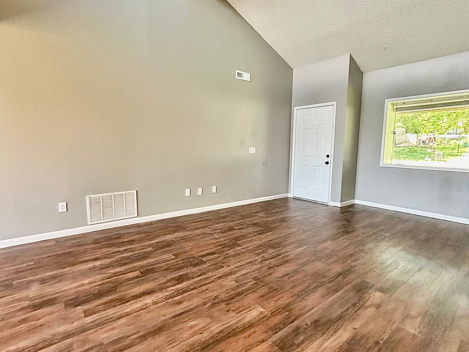 1st image of 850 N Lola Ln