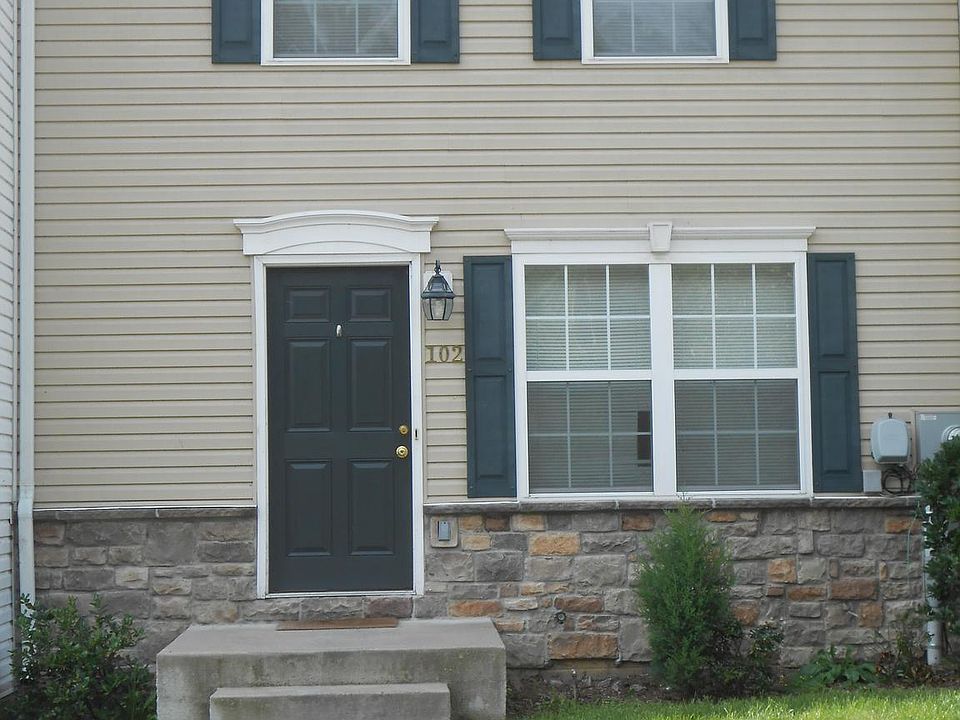2nd image of 102 Eastside Ln