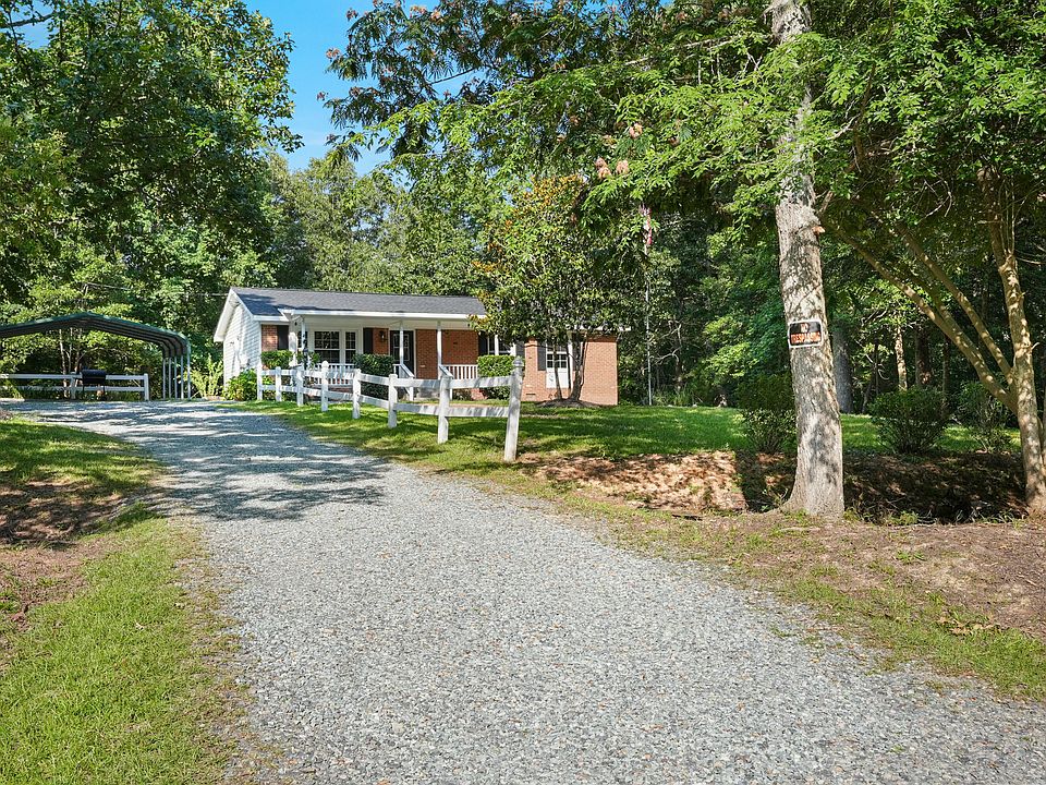 1st image of 904 Lanier Farm Rd