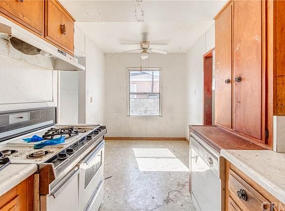 5th image of 2429 Bartlett Ave