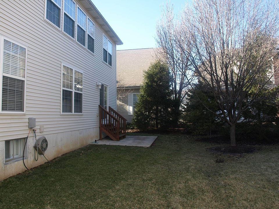 2nd image of 1024 Cambridge Place Ct