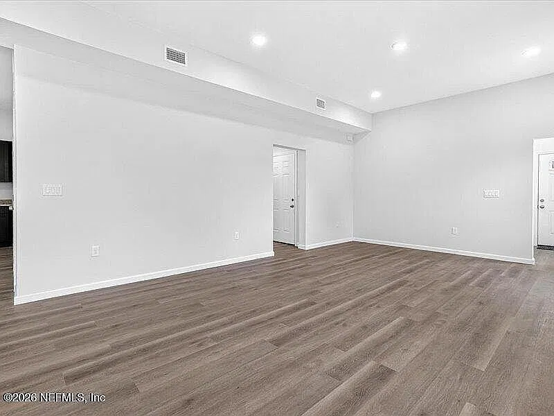 4 bed, 2319 sqft, $2,800 — Photo 3