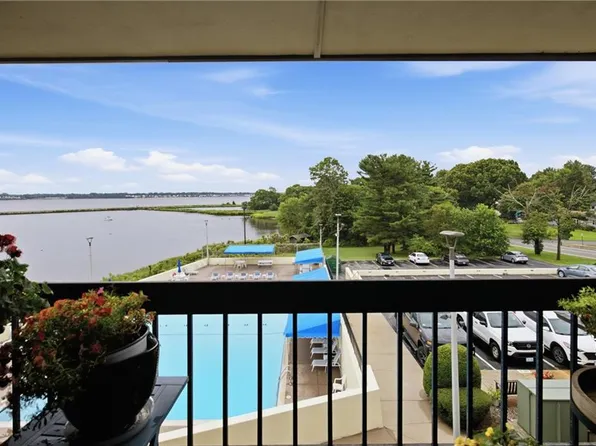 400 Narragansett Pkwy APT Sc10, Warwick, RI 02888