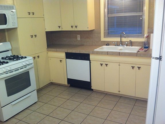 kitchen with like new appliances