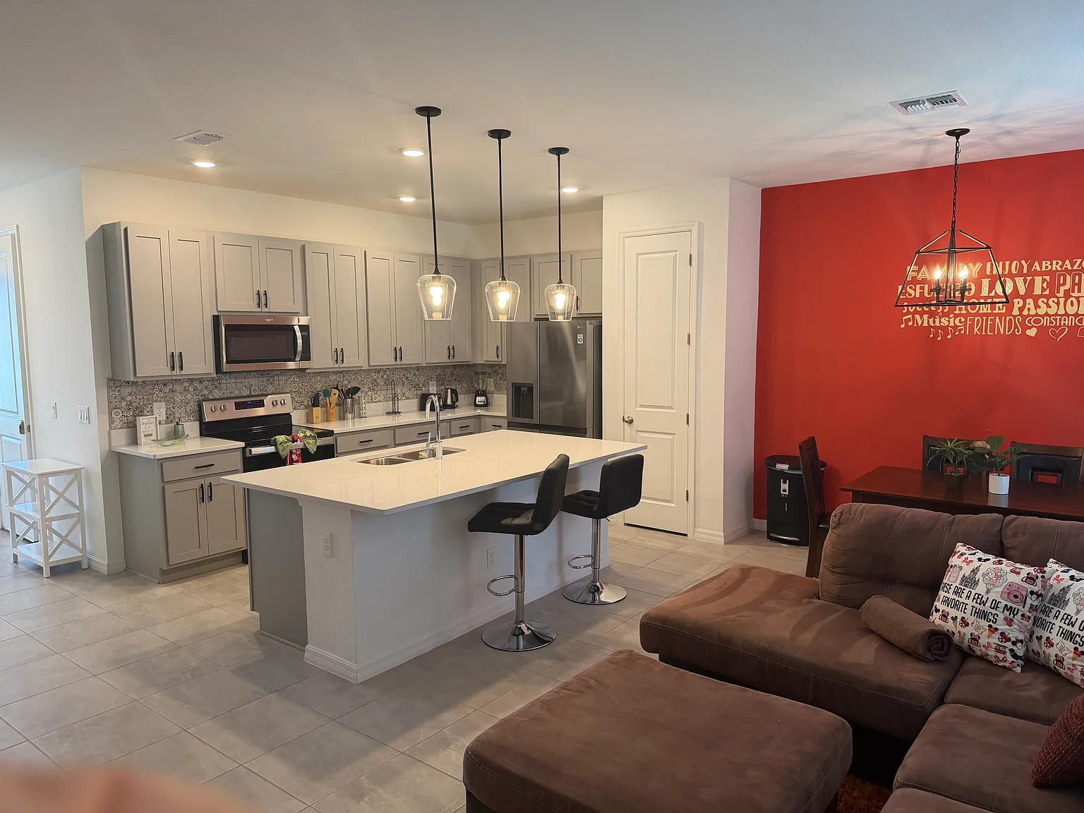 3 bed, 2.5 bath, 1624 sqft, $2,175 — Photo 3