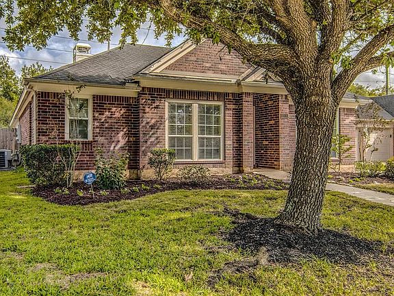 3rd image of 4906 Lawson Lake Ln