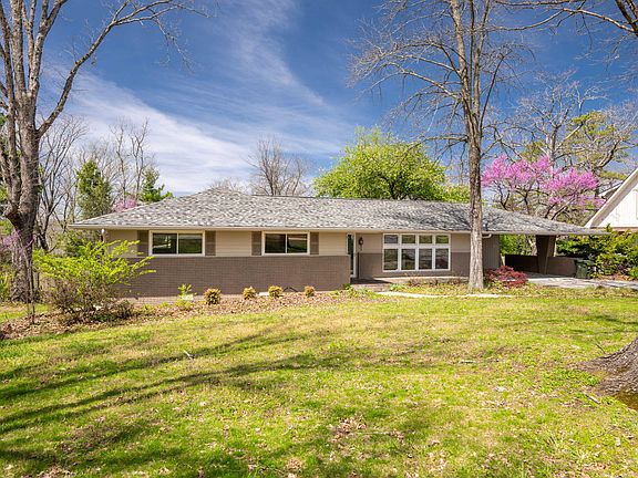 2nd image of 207 N Palisades Dr