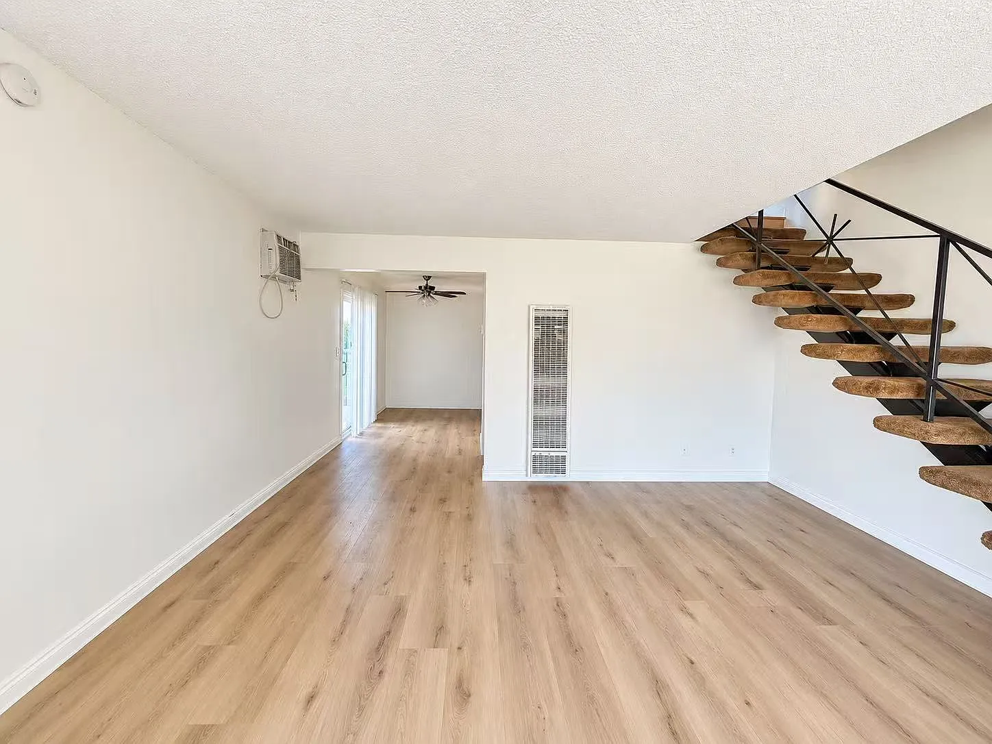 2 bed, 1.5 bath, 800 sqft, $2,600 — Photo 2
