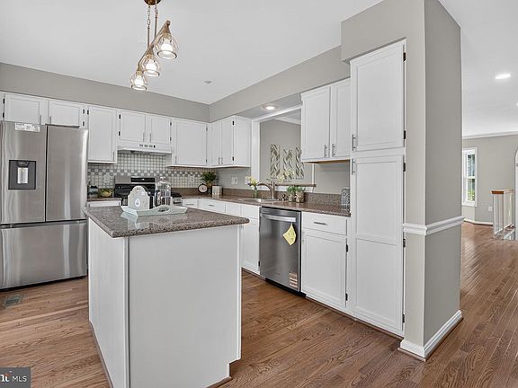 4th image of 19157 Highstream Dr