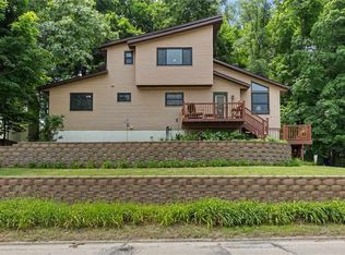 2145 Coldstream Ave NE, Cedar Rapids, IA 52402