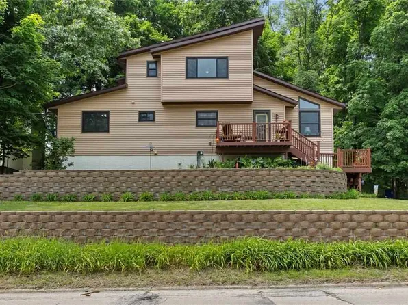 2145 Coldstream Ave NE, Cedar Rapids, IA 52402