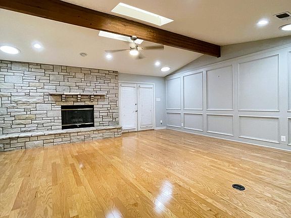 2nd image of 1876 Larkspur Dr