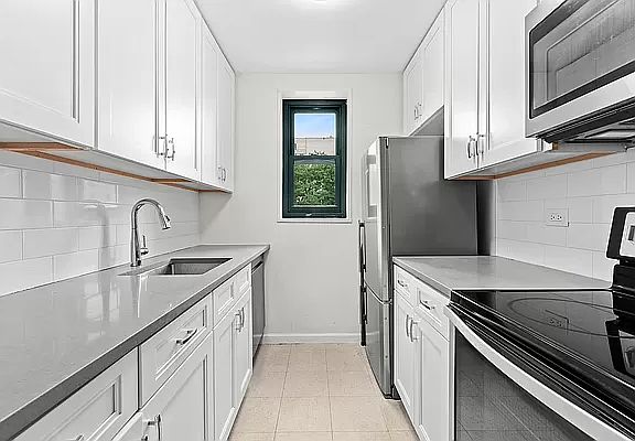 3rd image of 690 Washington St APT 4C