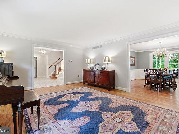 5th image of 26 Belleview Dr